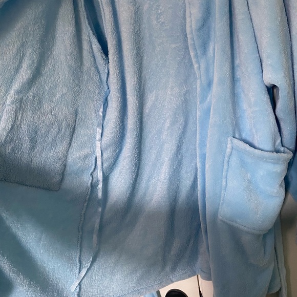 Bathrobe - Picture 2 of 5